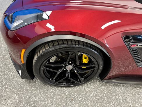 Used 2017 Chevrolet Corvette Z06 w/ Chrome Badge Package image 32