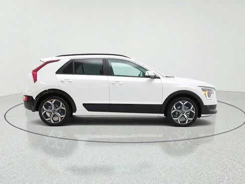 Used 2023 Kia Niro EX Touring FWD image 4
