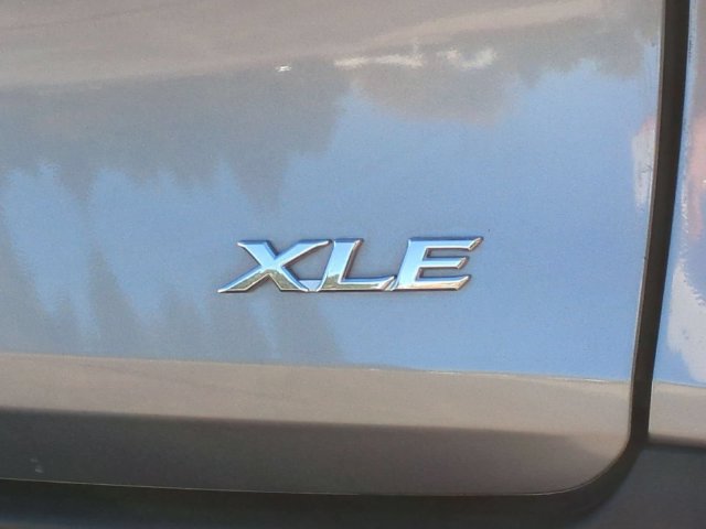 Used 2026 Toyota Sienna XLE FWD image 10