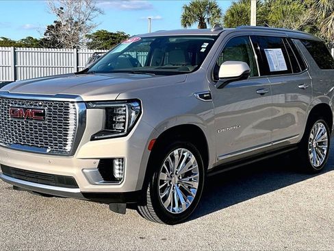 Used 2021 GMC Yukon Denali w/ Denali Premium Package image 9