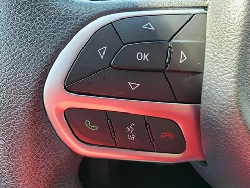 Used 2017 Chrysler Pacifica Touring FWD image 21