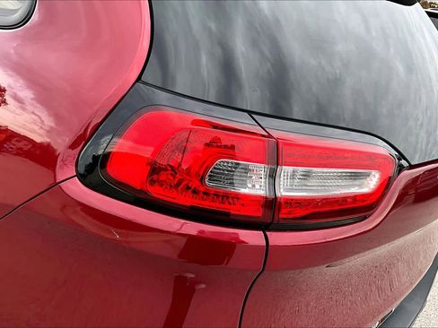 Used 2017 Jeep Cherokee Sport image 28