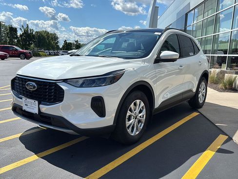 Used 2023 Ford Escape Active w/ Tech Pack #2 AWD/4WD image 3