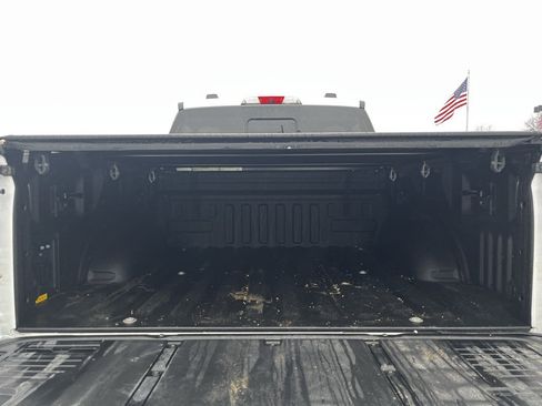 Used 2023 Ford F150 Lightning Platinum image 9