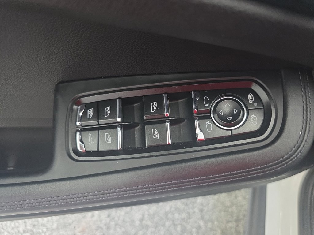 Used 2021 Porsche Macan AWD/4WD image 27