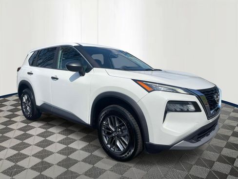 Used 2023 Nissan Rogue S AWD/4WD image 3
