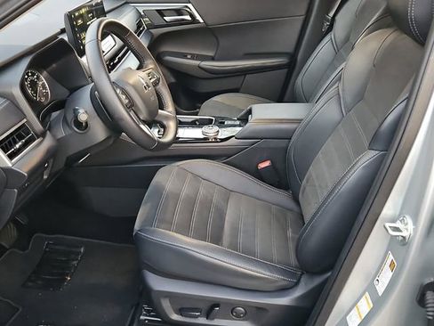 Used 2025 Mitsubishi Outlander SE image 10
