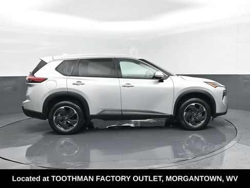 Used 2024 Nissan Rogue SV AWD/4WD image 4