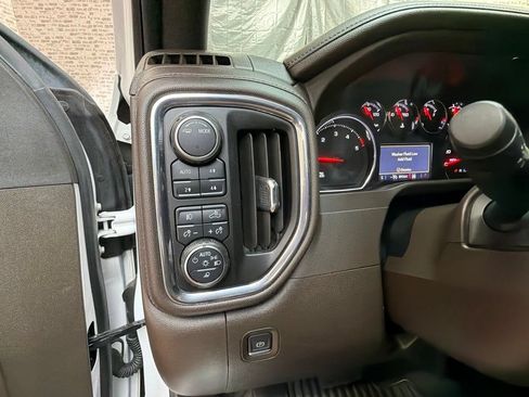 Used 2023 Chevrolet Silverado 2500 LTZ AWD/4WD image 22