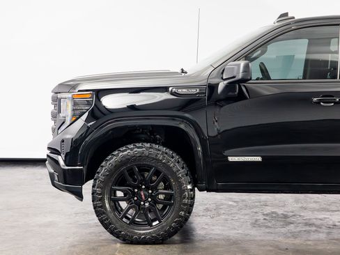 Used 2024 GMC Sierra 1500 Elevation w/ LPO, Elevation Black Package AWD/4WD image 10