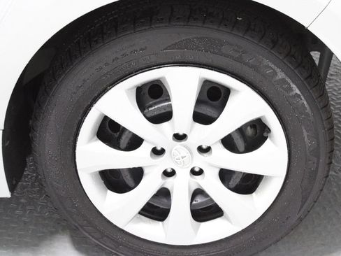 Used 2024 Toyota Corolla LE FWD image 19