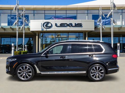 Used 2020 BMW X7 xDrive40i w/ Premium Package image 3