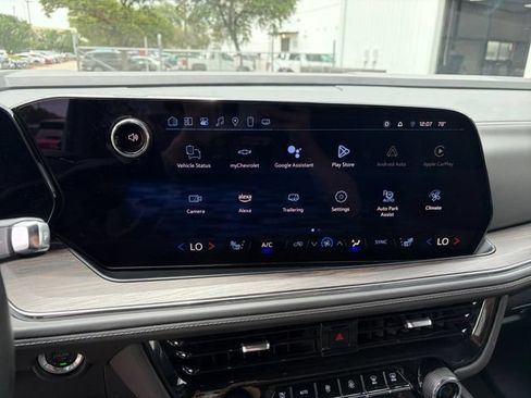Used 2025 Chevrolet Suburban Z71 AWD/4WD image 9