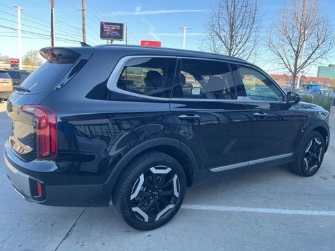 Used 2025 Kia Telluride S image 2
