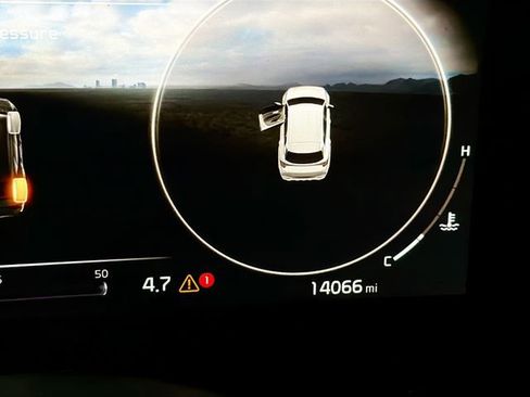 Used 2025 Kia Sportage SX image 12