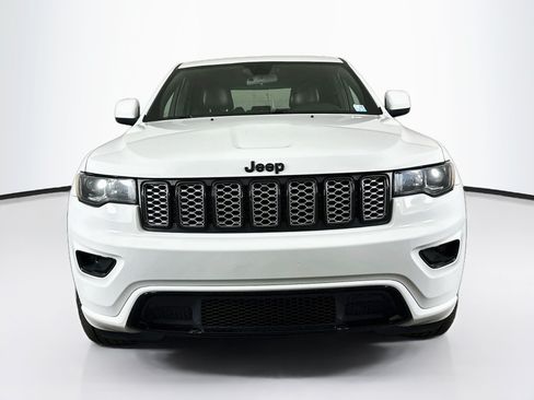 Used 2021 Jeep Grand Cherokee Laredo X AWD/4WD image 2