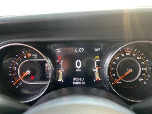 Used 2020 Jeep Gladiator Overland w/ LED Lighting Group AWD/4WD image 14