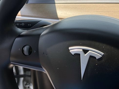 Used 2021 Tesla Model Y Long Range AWD/4WD image 14