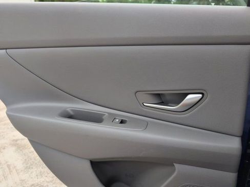 Used 2025 Hyundai Elantra SEL FWD image 26