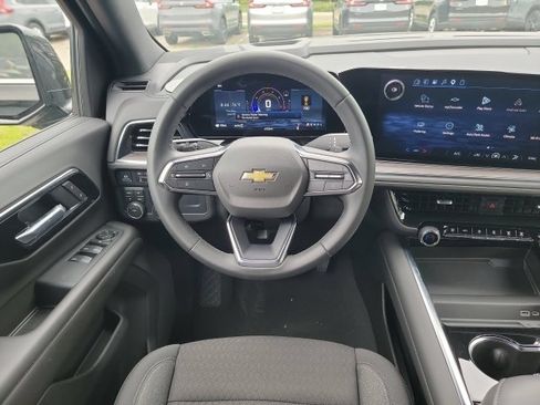 Used 2026 Chevrolet Suburban LS AWD/4WD image 16