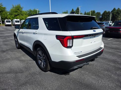 Used 2026 Ford Explorer Active w/ Active Comfort Package AWD/4WD image 3
