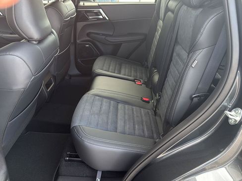 New 2026 Mitsubishi Outlander LE FWD image 24