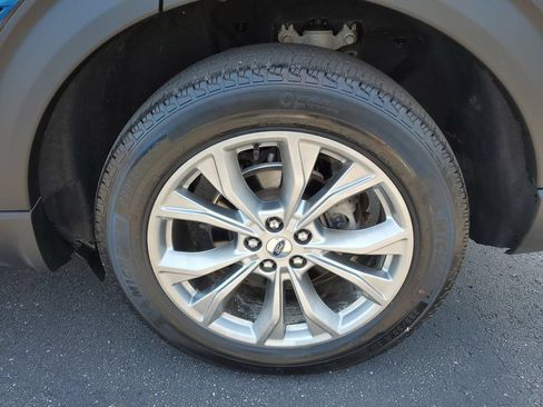 Used 2024 Ford Explorer XLT w/ Equipment Group 202A AWD/4WD image 35