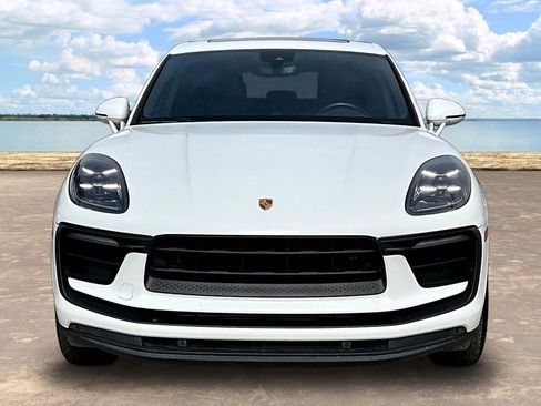 Used 2022 Porsche Macan AWD/4WD image 2