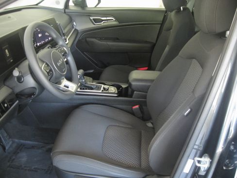 Certified 2023 Kia Sportage LX image 6