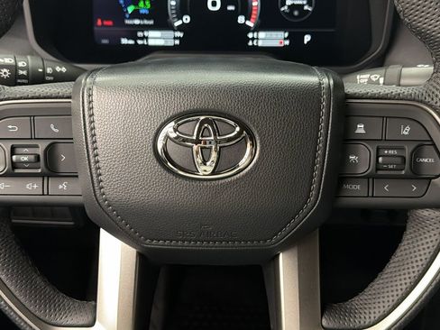 Used 2026 Toyota Tundra Limited AWD/4WD image 23