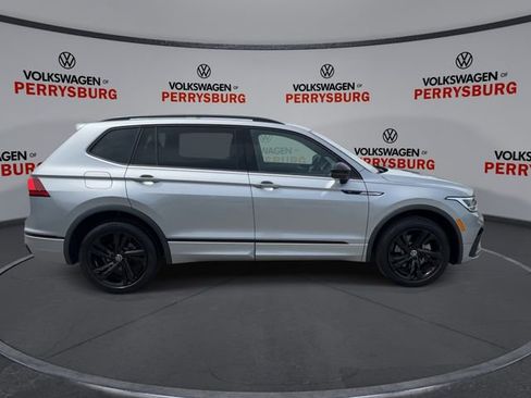 Certified 2023 Volkswagen Tiguan SE R-Line FWD image 9