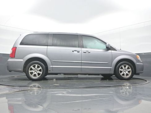 Used 2013 Chrysler Town & Country Touring image 47