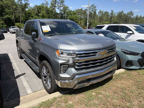 Used 2025 Chevrolet Silverado 1500 LTZ image 2