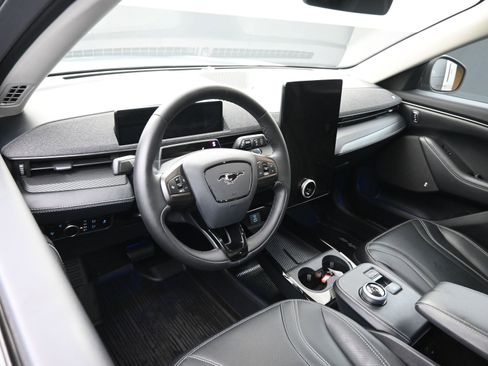 Used 2023 Ford Mustang Mach-E Premium image 15