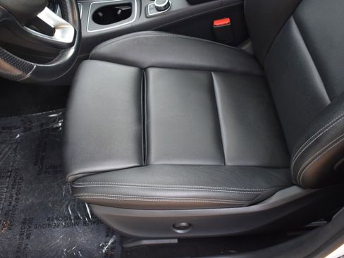 Used 2019 Mercedes-Benz CLA 250 4MATIC image 33