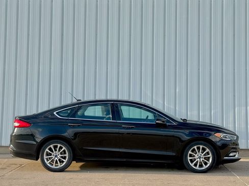 Used 2017 Ford Fusion SE w/ Fusion SE Technology Package FWD image 7