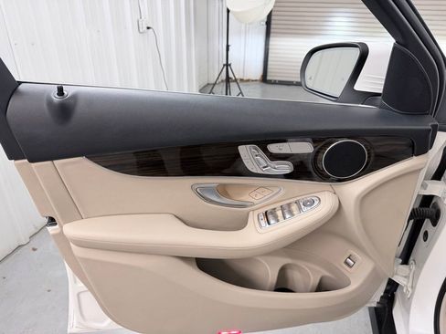 Used 2021 Mercedes-Benz GLC 300 image 11