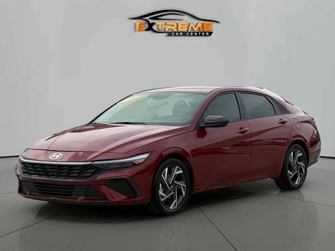 Used 2025 Hyundai Elantra Sport FWD image 2