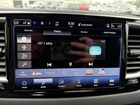 Used 2026 Chrysler Pacifica Select FWD image 25