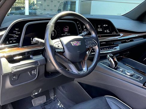 Used 2021 Cadillac Escalade Premium Luxury RWD image 11