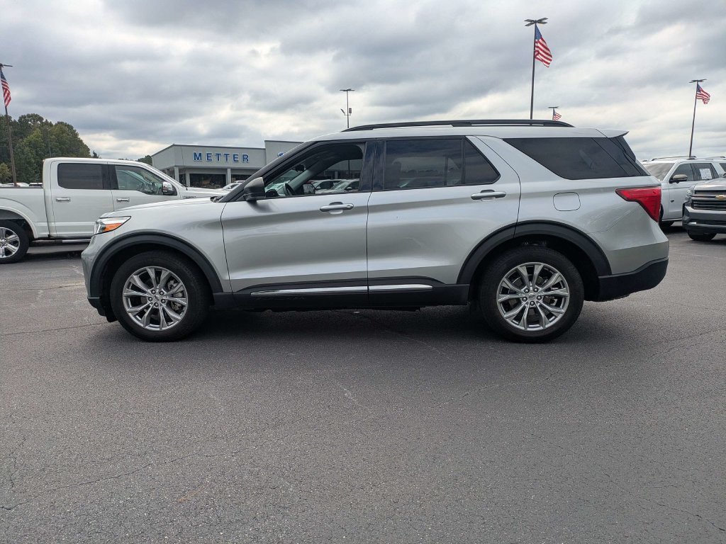 Used 2023 Ford Explorer XLT w/ Equipment Group 202A RWD image 7