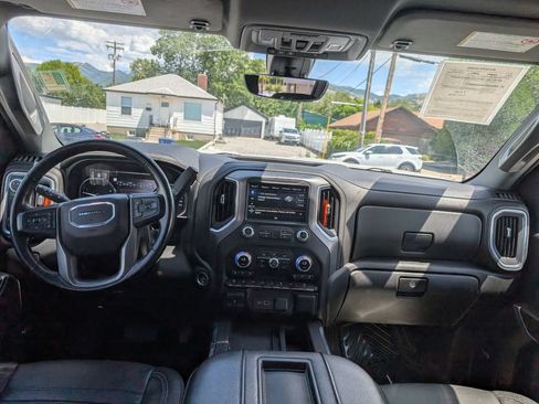 Used 2021 GMC Sierra 2500 Denali w/ Denali Ultimate Package AWD/4WD image 9