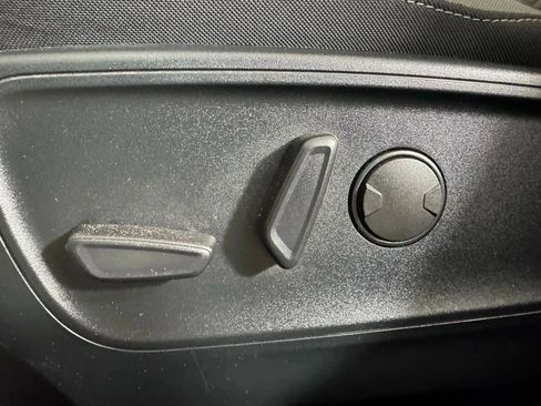 Used 2020 Ford Escape SE image 33