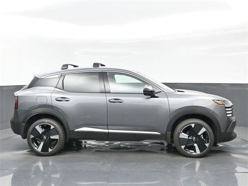 Used 2026 Nissan Kicks SR image 7