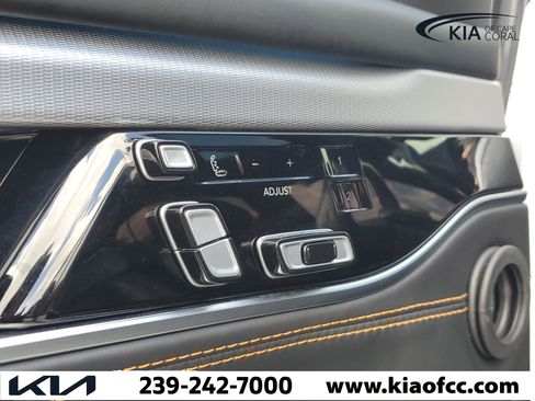 Used 2022 Jeep Grand Wagoneer Series III w/ HD Trailer Tow Package AWD/4WD image 23