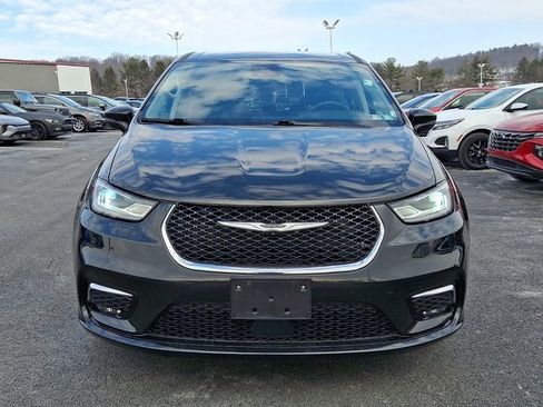 Certified 2023 Chrysler Pacifica Touring-L image 2