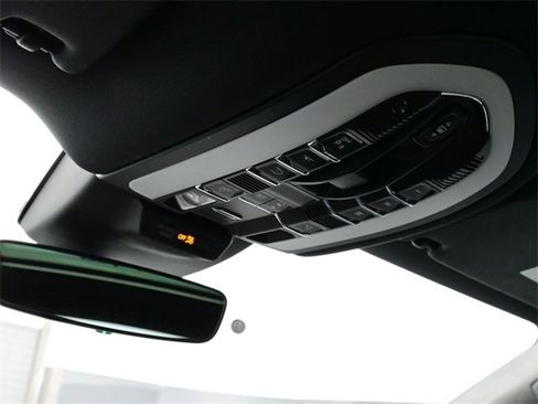 Used 2025 Porsche Macan image 15