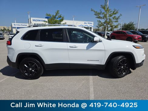 Used 2015 Jeep Cherokee Latitude w/ Comfort/Convenience Group AWD/4WD image 15