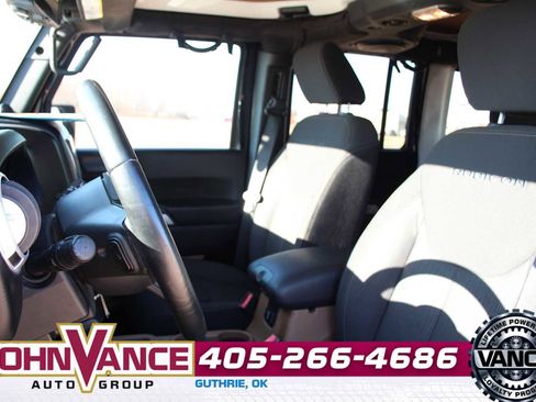Used 2013 Jeep Wrangler Unlimited Rubicon w/ Connectivity Group image 23