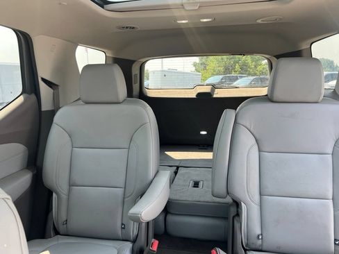 Used 2020 Chevrolet Traverse LT w/ LT Premium Package AWD/4WD image 28